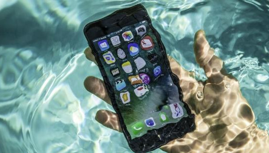 Những việc cần làm ngay khi iPhone 7 bị vô nước