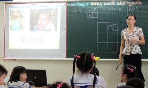 Bộ GD-ĐT lên tiếng về việc dạy tiếng Nga, Trung từ cấp tiểu học