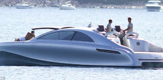 Ngắm siêu du thuyền 'mũi tên bạc' cực sang của hãng xe Mercedes Benz