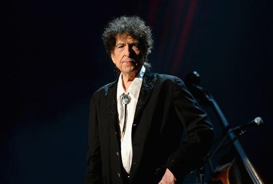 Tranh cãi dữ dội khi Bob Dylan 'ẵm' giải Nobel Văn chương 2016
