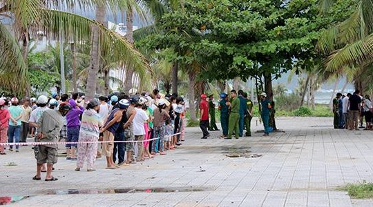 Đà Nẵng: Nhân viên bảo vệ bãi tắm chết bên miệng cống
