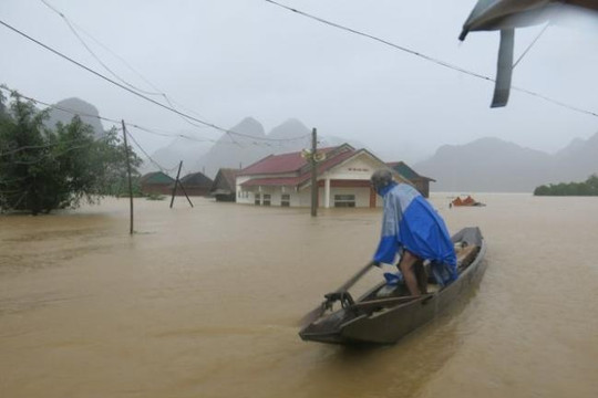 Hơn 1.000 hộ vùng rốn lũ Tân Hóa đã bị ngập trong mưa