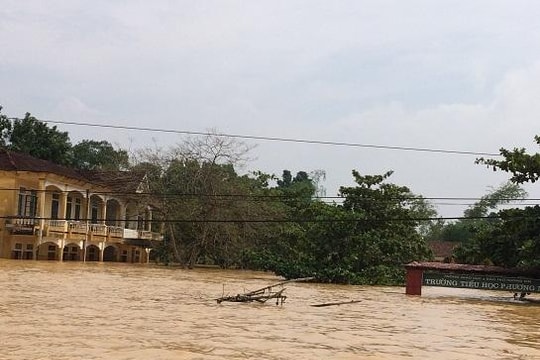 Thủ tướng chỉ đạo ‘dừng ngay các cuộc họp không cần thiết để ứng phó bão lũ’