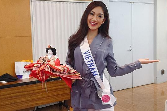 Phương Linh mang đũa trầm hương đến với 'Hoa hậu Quốc tế 2016'