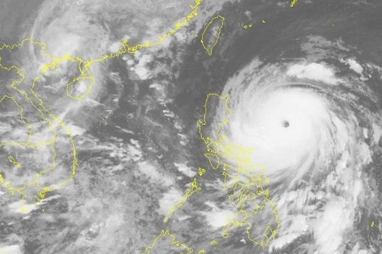 Bão Sarika đã vào Vịnh Bắc Bộ, bão Haima đang né Việt Nam
