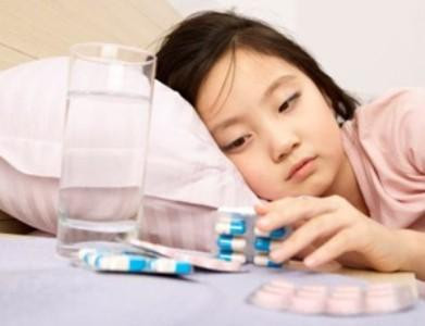 Sai lầm của các bà mẹ khi dùng kháng sinh chữa bệnh cho con