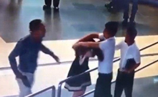 Xử nghiêm người túm cổ hành hung nhân viên Vietnam Airlines