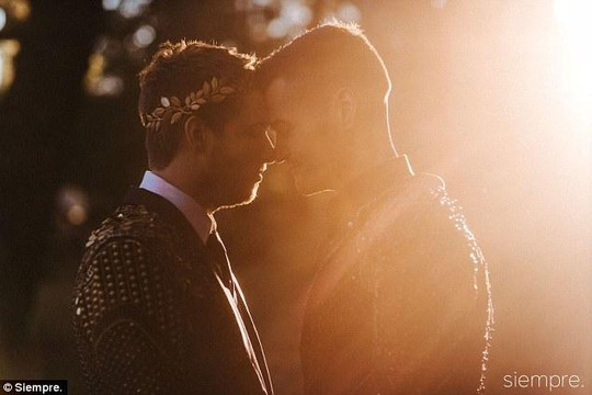 Đám cưới đẹp như mơ của đôi đồng tính nam điển trai tại Úc