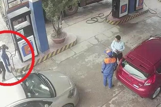 Tạm đình chỉ cán bộ ngân hàng đánh nữ nhân viên bán xăng