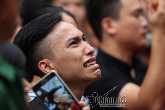 Hà Nội: Quán karaoke bốc cháy dữ dội, nhiều người bị kẹt bên trong