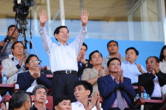 Nguyên Chủ tịch nước Nguyễn Minh Triết đến dự khán trận chung kết U.21 Báo Thanh niên