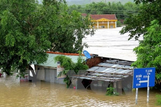 Nam Trung bộ ngập trong mưa lũ, thủy điện sông Ba Hạ tăng xả lũ lên 10.400 m³/giây