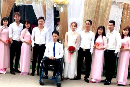 Cô gái xinh 9X quyết cưới chàng trai ngồi xe lăn ở Thái Nguyên gây cảm động