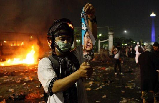 Bạo loạn bùng phát, Tổng thống Indonesia hoãn chuyến công du Úc