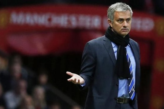 Trước trận gặp Swansea, Mourinho nhận kỷ lục là HLV tệ nhất M.U sau 4 thập kỷ