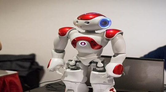 Robot dáng người khuấy đảo Ngày hội sáng chế trẻ 2016