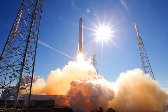 Tên lửa đẩy của SpaceX bị nghi ngờ về độ an toàn