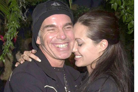 Chồng cũ lần đầu nói về lý do ly hôn với Angelina Jolie