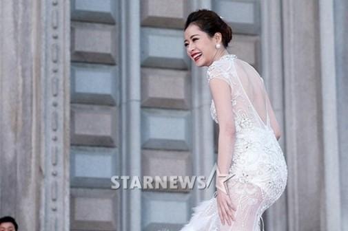 Chi Pu lộng lẫy cùng dàn sao Hàn trên thảm đỏ Asia Artist Awards