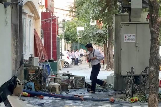 Nổ bốt điện ở Hà Nội, ít nhất 5 người bị thương
