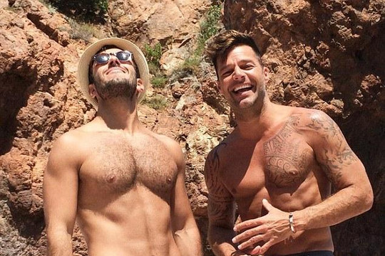 Khoảnh khắc cầu hôn bạn trai cực lãng mạn của Ricky Martin