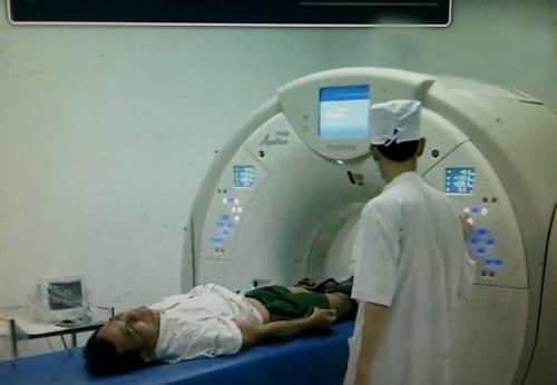 Máy triệu đô 'trùm mền', bệnh viện công 'nhờ' bệnh viện tư chụp MRI