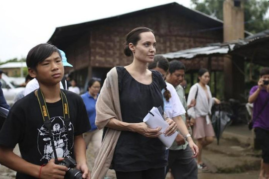 Angelina Jolie thất hứa khi không đưa Pax Thiên về Việt Nam