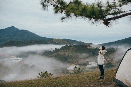 Những điểm đến đẹp ‘rụng tim’ ở Đà Lạt xuất hiện trong MV mới của Quang Vinh