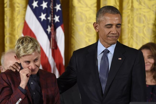 Ellen DeGeneres bật khóc khi được vinh danh Huân chương Tự do Tổng thống