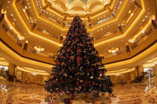 ‘Choáng’ với cây thông Noel bằng vàng ròng trị giá 1,8 triệu USD