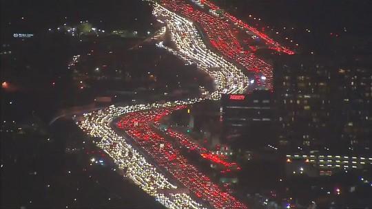 Hàng nghìn xe kẹt cứng trên cao tốc Mỹ dịp Lễ Tạ ơn