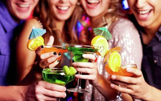 Não người nghiện rượu xem cồn như một loại thức ăn thông thường