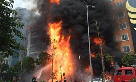 Cách chức một số cán bộ trong vụ cháy quán karaoke Trần Thái Tông