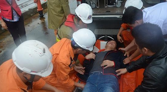 Tàu SAR 412 cứu nạn thuyền viên Trung Quốc gặp nạn trên biển
