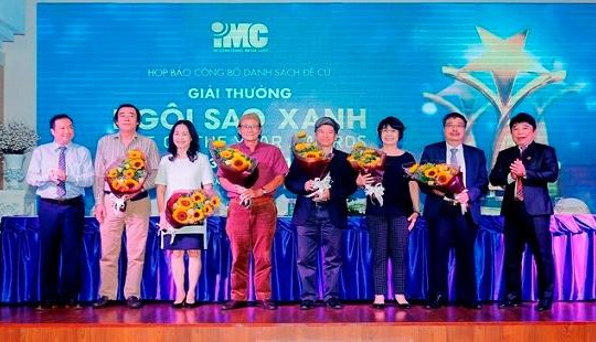 Dương Cẩm Lynh xuất hiện quyến rũ trong họp báo Ngôi sao xanh 2016