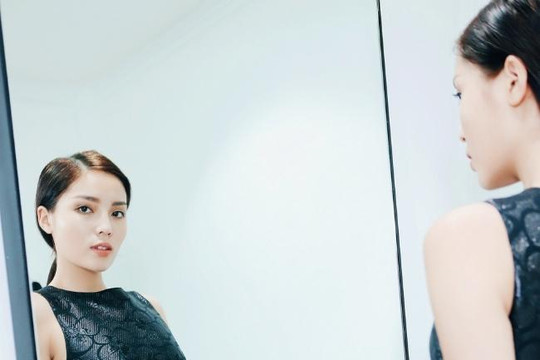 Hoa hậu Kỳ Duyên duyên dáng với đầm đen