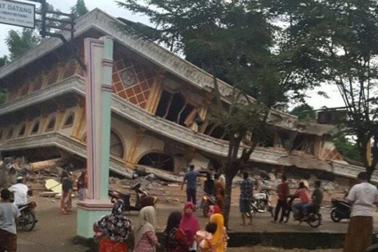 Ít nhất 25 người thiệt mạng trong trận động đất ở Indonesia