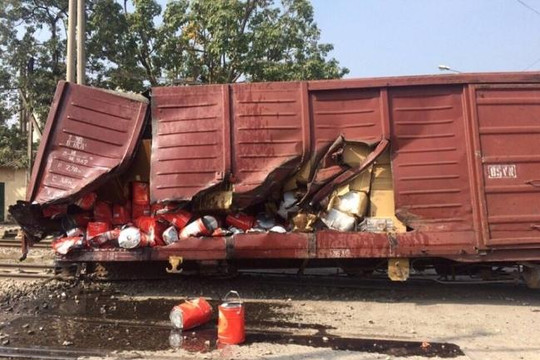 Hà Nội: 7 toa tàu bị trật bánh tại Ngọc Hồi