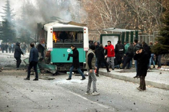 Thêm một vụ nổ bom xe nhắm vào binh sĩ Thổ Nhĩ Kỳ