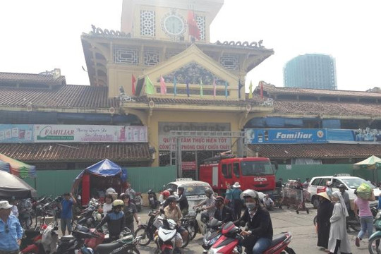 TP.HCM: Tiểu thương chợ Bình Tây thất thu do bị dời sang chợ tạm khi cận Tết