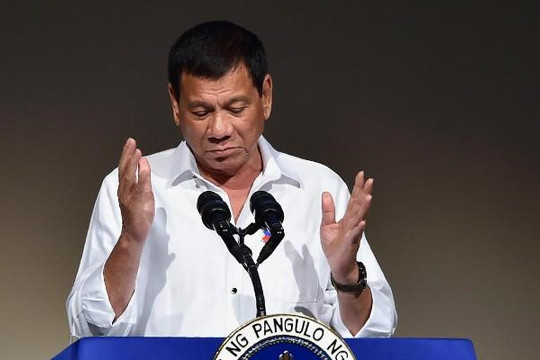 Tổng thống Duterte tuyên bố từng ném tội phạm từ trực thăng