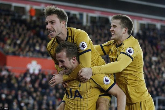 Tottenham phá tan hy vọng vào top 5 trong năm 2016 của Man Utd