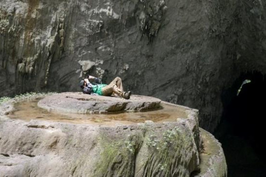 Đạo diễn phim ‘Kong: Skull Island’, người đầu tiên trên thế giới đi xuyên hang Sơn Đoòng