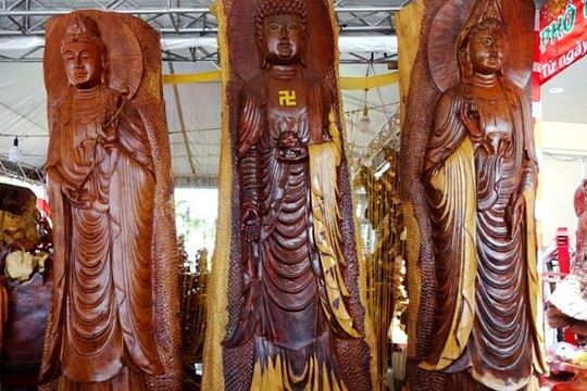 Ngắm bộ tượng phật bằng gỗ quý 'có một không hai' ở Sài Gòn
