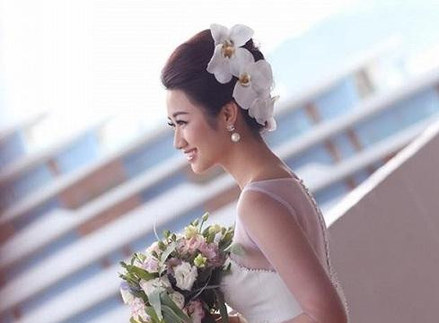 Hoa hậu bản sắc Việt toàn cầu Thu Ngân bất ngờ kết hôn ở tuổi 21