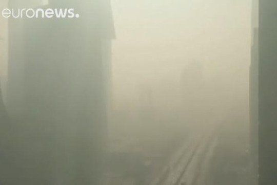 Bầu trời Bắc Kinh trở nên âm u chỉ sau 20 phút vì ô nhiễm