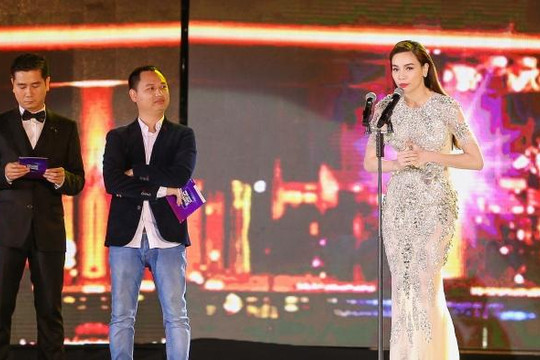 Hồ Ngọc Hà đoạt cả hai giải danh giá nhất của Zing Music Awards 2016