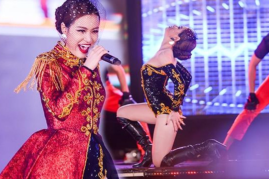 Hoàng Thùy Linh gợi cảm trên sân khấu nhạc hội thủ đô