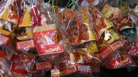 Sản phẩm vàng mã Việt Nam 'xuất khẩu' sang cả Lào, Đài Loan trước Tết