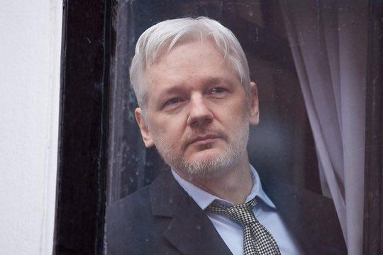 Ông chủ WikiLeaks tuyên bố sẵn sàng nộp mình cho Mỹ